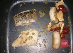 穆氏煎鱼肉泥膘肠(搭剔骨胡椒鱼排)的做法图解9