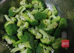 蒜蓉西兰花的做法图解1