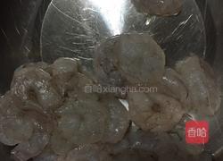 京葱虾仁的做法图解1