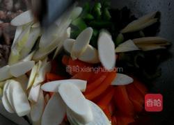 茭白炒肉的做法图解4