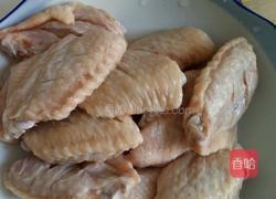 红酒烩鸡翅的做法图解1