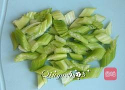 凉拌芹菜花生米的做法图解4