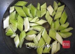 凉拌芹菜花生米的做法图解5