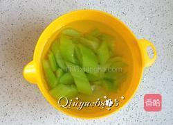 凉拌芹菜花生米的做法图解6