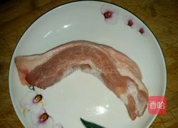 鹌鹑蛋鱿鱼红烧肉的做法图解1