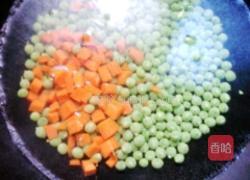 豌豆炒肉丁的做法图解4