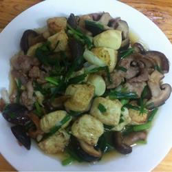 香菇肉片闷日本豆腐的做法[图]
