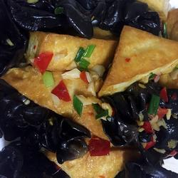 剁椒豆干黑木耳的做法[图]
