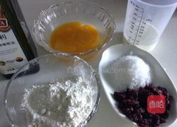 蔓越莓纸杯蛋糕的做法图解1