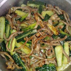 青瓜炒鹅肠的做法[图]