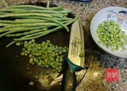鸡蛋炒豆角的做法图解1