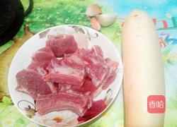 排骨煲萝卜的做法图解1