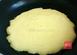 Illustration of how to make yellow spine fish egg cake soup 4