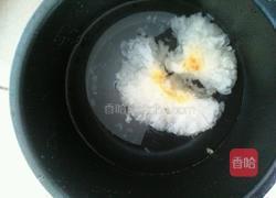 龙眼银耳汤的做法图解1