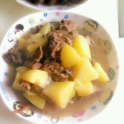 牛肉炖土豆的做法[图]