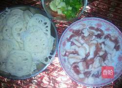 莲藕炒五花肉的做法图解1