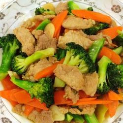 西兰花胡萝卜炒肉片的做法[图]