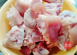 板栗莲藕煲猪脚的做法图解3