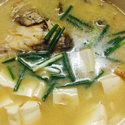 娩鱼头豆腐汤的做法[图]