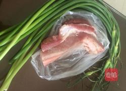 蒜苔回锅肉的做法图解1