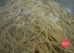 Illustration of how to make fried noodles with longevity noodles 2