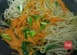 Illustration of how to make fried noodles with threads longevity noodles 6