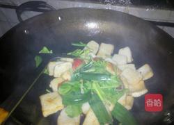 蕃茄炒鱼饼的做法图解3