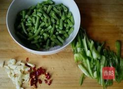 黄豆芽炖粉条的做法图解3