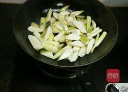 茭白炒肉丝的做法图解3