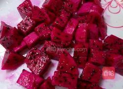 蒜苔炒鸡蛋瘦肉火龙果的做法图解3