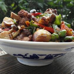 板栗蟹味菇烩鸡腿的做法[图]