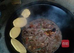 大铁锅贴饽饽熬鱼?的做法图解9