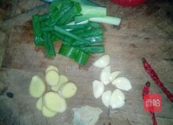 大铁锅贴饽饽熬鱼?的做法图解2