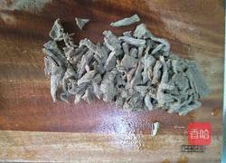 大蒜香芹炒牛肉的做法图解1