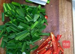 大蒜香芹炒牛肉的做法图解3