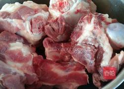 棒骨蔬菜汤的做法图解1