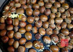 电饼铛烤栗子的做法图解2
