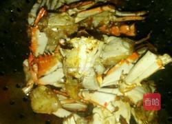 姜葱炒蟹的做法图解1