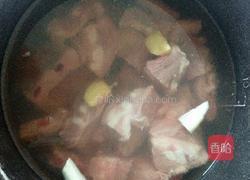 排骨白菜汤的做法图解1