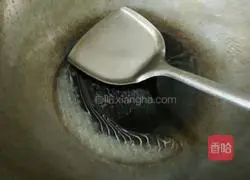 Illustration of how to make fried rice with water chestnut leaves 4