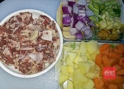 土豆胡萝卜烧牛腩的做法图解1