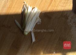 肉片炒花菜的做法图解2