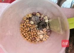猪蹄肉莲藕汤的做法图解2