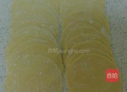韭菜鸡蛋饺子的做法图解3