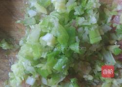 莲藕肉馅锅贴的做法图解4