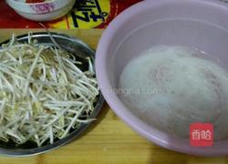 菠菜豆芽拌粉丝的做法图解1