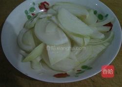 洋葱炒鱿鱼的做法图解2