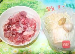 金针菇蒸排骨的做法图解1