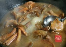 扣肉松菌汤的做法图解4