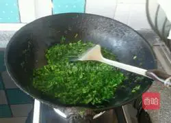 Illustration of how to make dumplings stuffed with beef and fennel 2